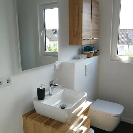 Rum i privatbostad Gaestezimmer Mit Eigenem Bad In Reihenmittelhaus *